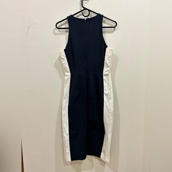 Women’s Banana Republic navy and white fitted work dress. Size 4 - Picture 4 of 4
